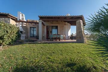 Villa pour 4 personnes, avec vue ainsi que piscine et jardin à Alghero