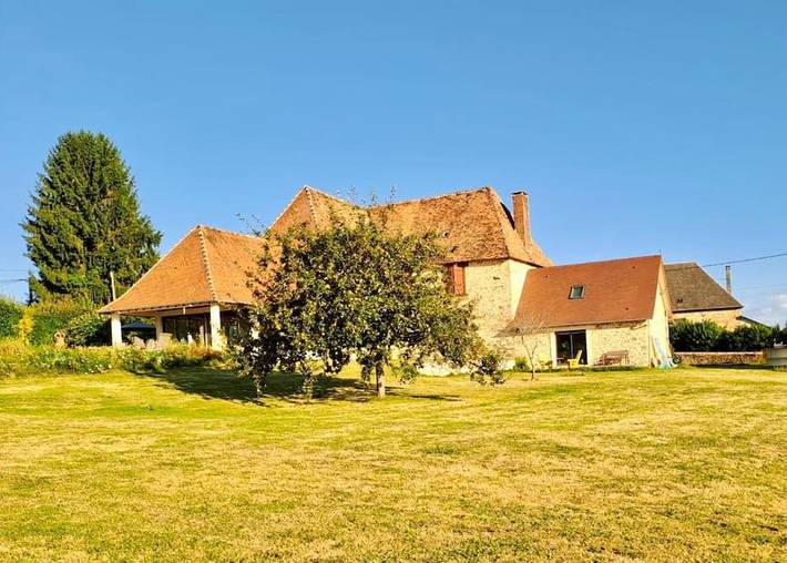 Location de vacances pour 5 personnes, avec Terrasse et Jardin ainsi que Piscine et Vue à Masseret
