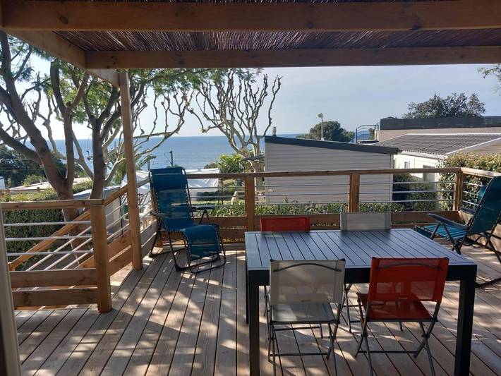 Camping pour 4 personnes, avec vue et piscine ainsi que jardin et terrasse à Saint-Raphaël