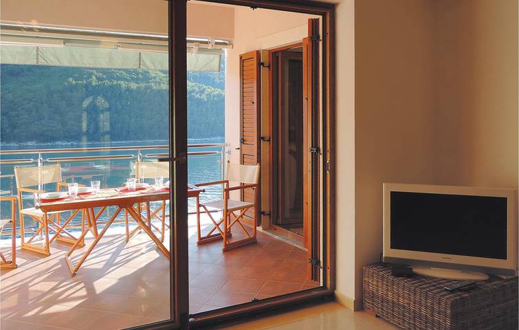 Apartamento vacacional entero, A solo 2 km de la playa: moderno apartamento con terraza y comodidades in Duga Luka, Costa Este de Istria