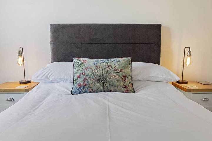Bolton Plaice, a beautifully renovated two-bedroom holiday apartment in Brixham in Brixham, Torbay