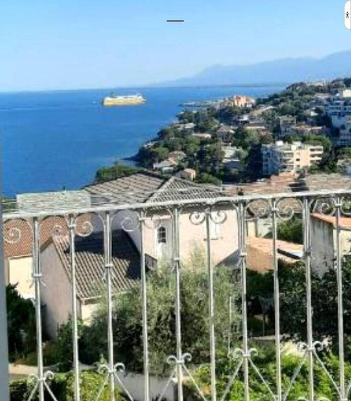 Gîte pour 4 personnes, avec Balcon et Terrasse ainsi que Jardin et Vue à San-Martino-di-Lota