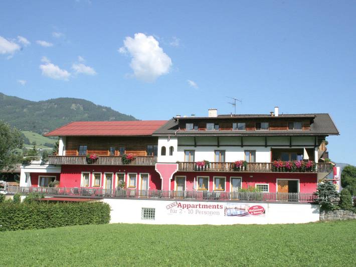 Ferienwohnung für 8 Personen, mit Balkon und Terrasse sowie Garten und Pool
