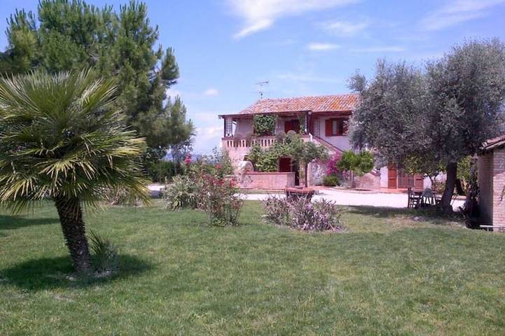 Gîte pour 4 personnes, avec jacuzzi et piscine à Notaresco