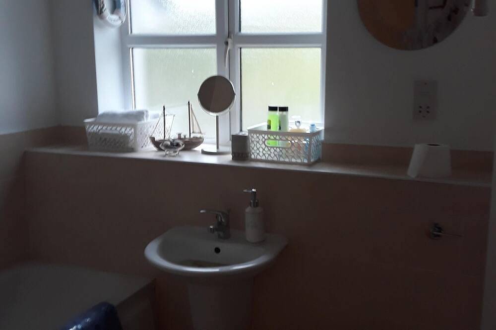 Entire apartment, Penthouse Apartment overlooking the beach views of Inch Island,Fahan Marina etc. in Inishowen, Lough Swilly