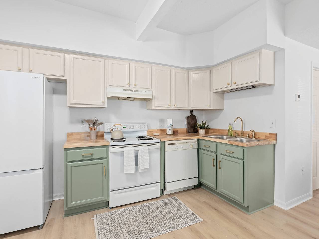 Super Boho- At Lake Toho s Water Sleeps 6 in Kissimmee, Osceola County