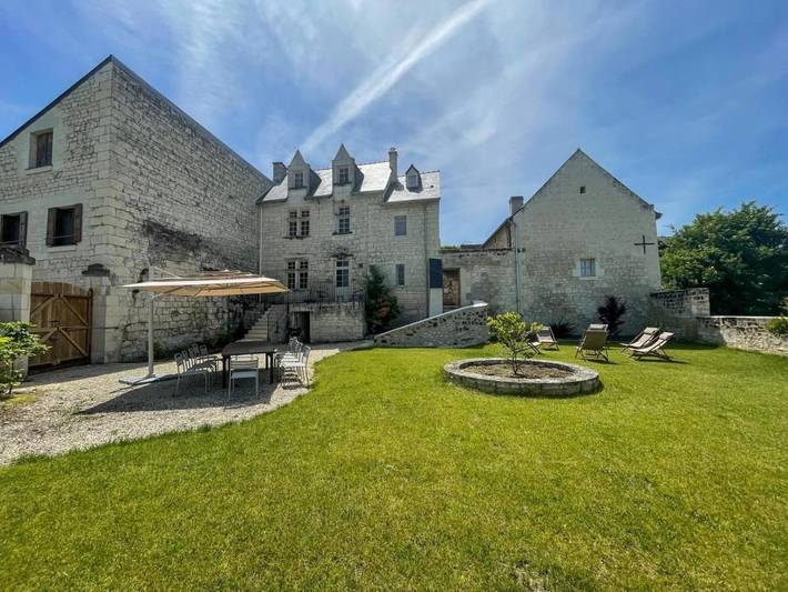 Location de vacances pour 12 personnes, avec jardin et terrasse à Candes-Saint-Martin