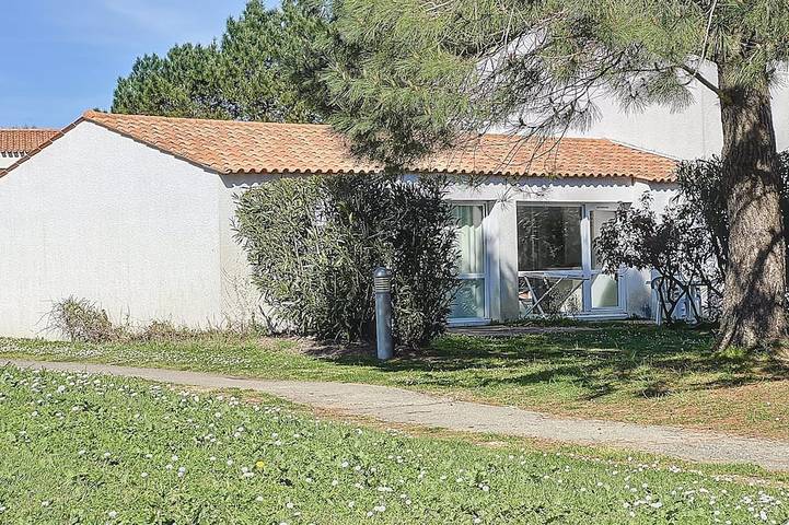 Ferienhaus für 4 Personen, mit Terrasse und Pool - 1