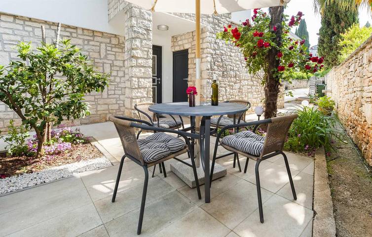 Appartement de vacances entier, Appartement confortable avec terrasse, près de la plage et parking gratuit in Rovinj (Istria), Rovinj