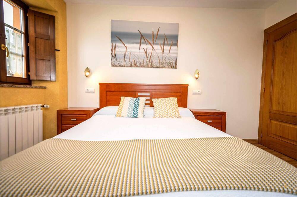 Apartamento entero, Apartamento 1: Con porche, jardín y  piscina in Tapia de Casariego, Costa Verde