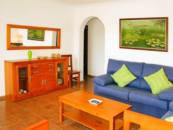 Location de vacances pour 6 personnes, avec balcon ainsi que piscine et jardin à Son Bou - 4