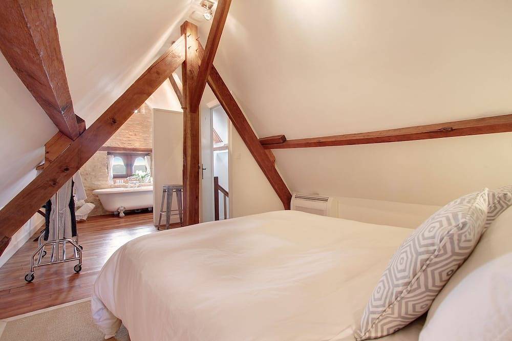 Luxury Cottage Next to Medieval Castle with Stunning Valley Views! in Beynac-et-Cazenac, Périgord Noir
