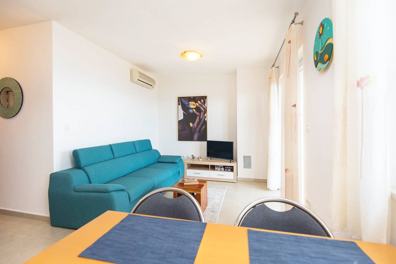 Ganze Wohnung, Ferienwohnung Larissa mit Meerblick 300m vom Strand in Ravni, Ostküste Istrien