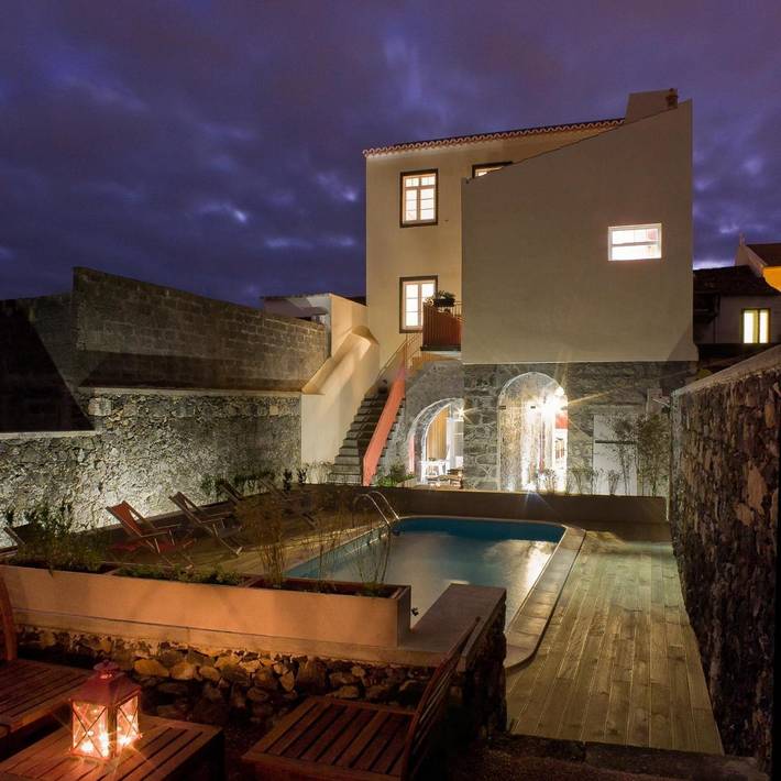 Maison d’hôte pour 2 personnes, avec Balcon et Terrasse ainsi que Jardin et Piscine à Ponta Delgada