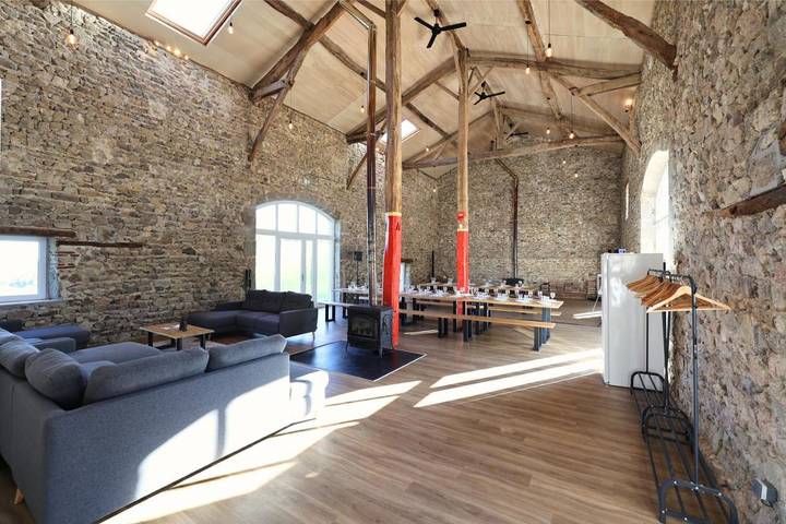 Villa pour 34 personnes, avec vue et piscine ainsi que sauna et jardin en Auvergne - 2