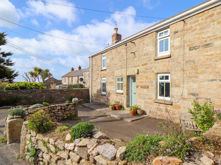 Cottage for 6 people, with garden in St. Just