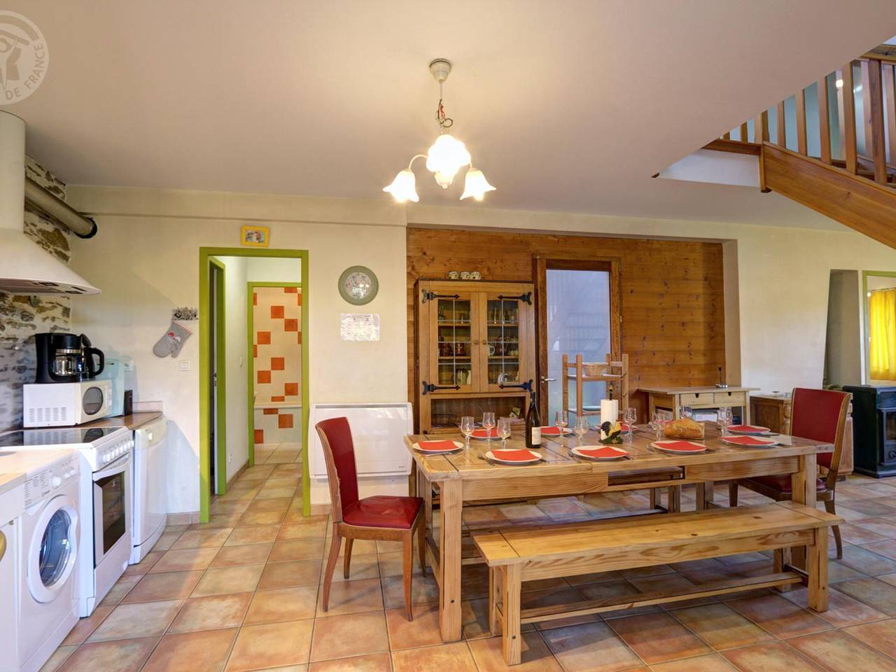 Geräumiges Familienlandhaus in Sycomores in La Terrasse-sur-Dorlay, Regionaler Naturpark Pilat