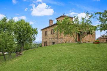 Villa for 14 Guests in Siena Province, Tuscany, Picture 4