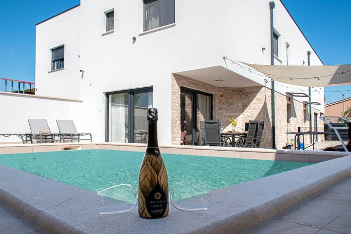 Villa pour 10 personnes, avec piscine et terrasse à Barbariga - 4