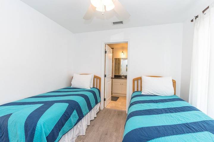Beach rental for 5 people, with terrace in Newport Beach