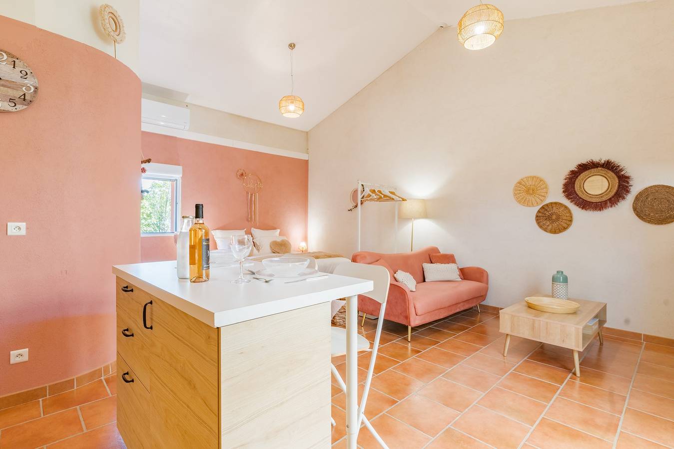 Domaine plan des devens: alojamiento tranquilo con terraza privada y piscina climatizada in Rosellón, Parque natural regional del Luberon