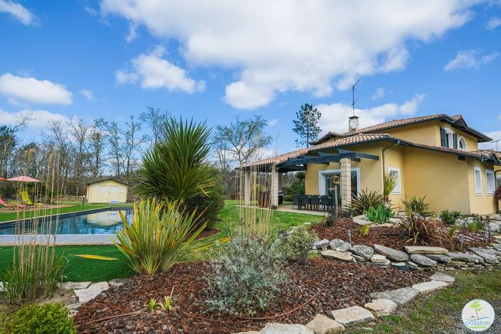 Gîte pour 24 personnes, avec piscine et jardin, adapté aux familles à Parentis-en-Born - 4