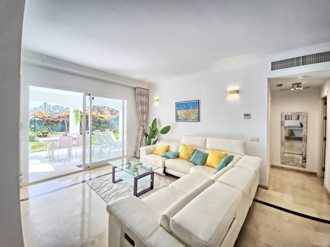 Apartamento inteiro, Apartamento de luxo em Marbella com terraço e jardim in Artola, Marbella