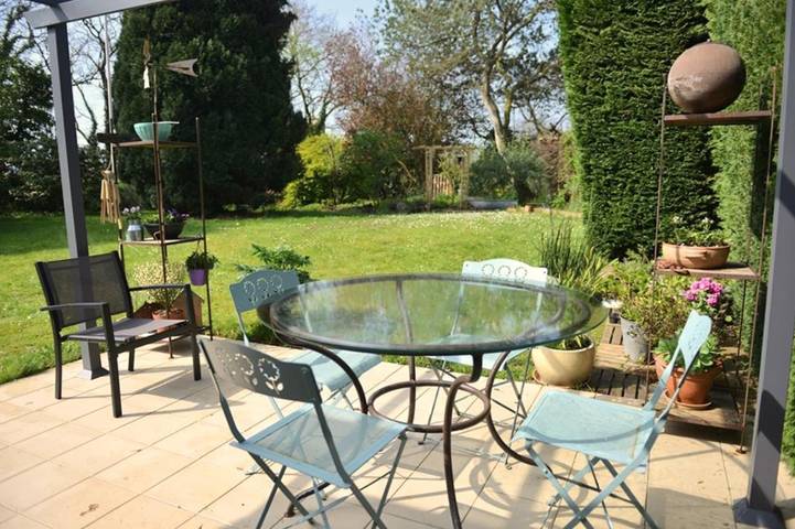 Location de vacances pour 2 personnes, avec Terrasse ainsi que Jardin et Vue à Pleudaniel