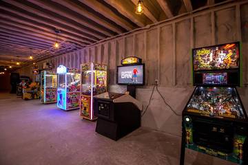 Castle for 60 Guests in Pocono Mountains, Pennsylvania, Picture 3