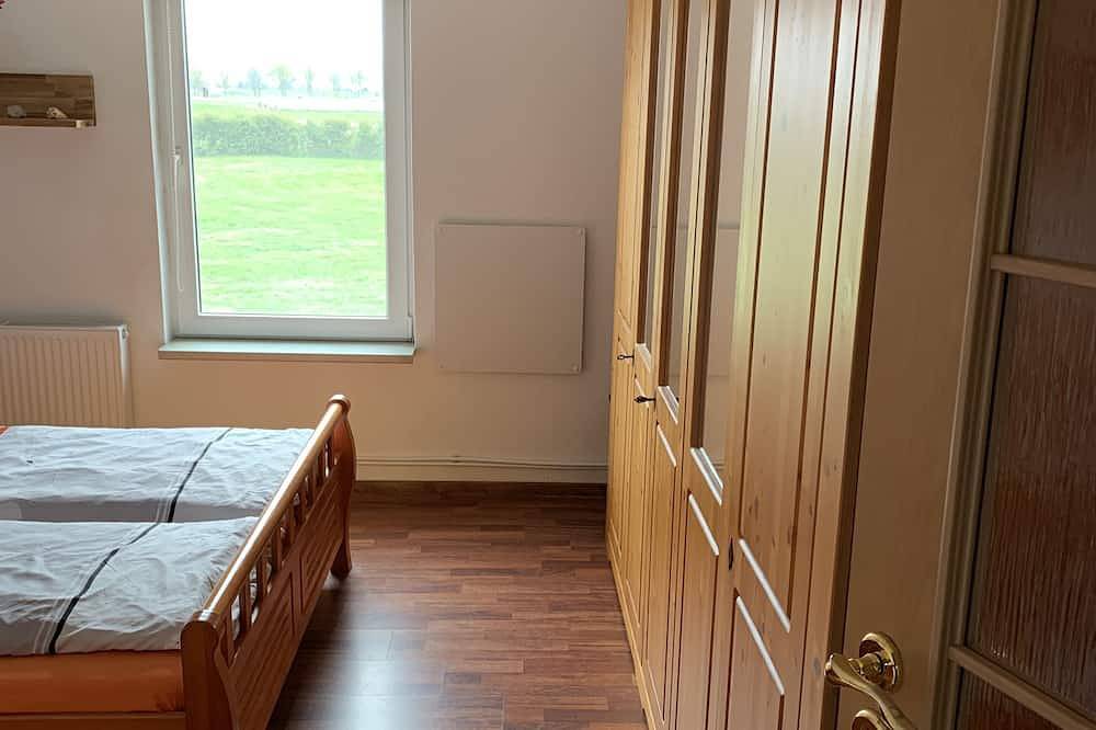 Entire apartment, Apartment up to 5 people with 2 bedrooms child-friendly large garden in Dargen, Usedom