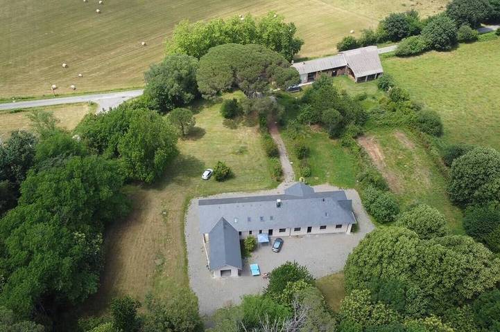 Villa pour 16 personnes, avec balcon et jardin, animaux acceptés dans les Hautes-Pyrénées