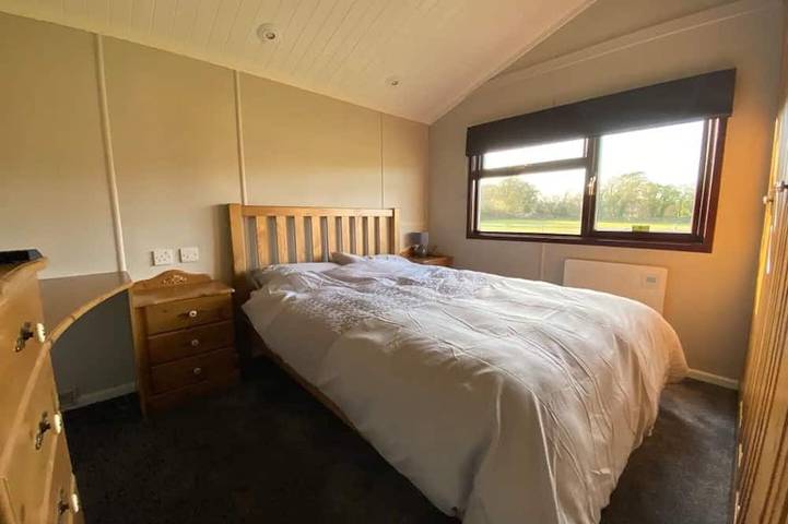 Lakeside Lodge Set in the Countryside in Bethersden, Ashford region