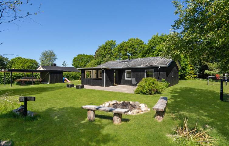 Ferieudlejning for 8 personer, med Terrasse i Egense