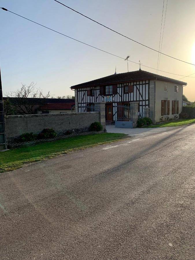 Location de vacances pour 12 personnes, avec jardin et vue, adapté aux familles dans Voillecomte - 3