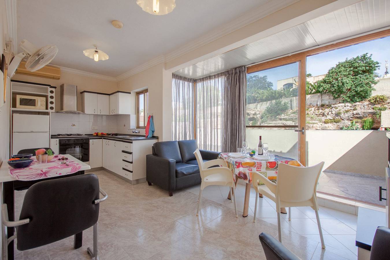 Sunny pool and terrace - Merill nb7 in il-Mellieha, Mellieha