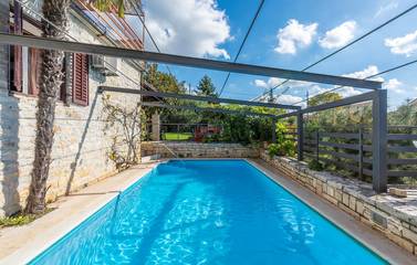 Gîte pour 6 personnes, avec balcon/terrasse et piscine à Svetvinčenat