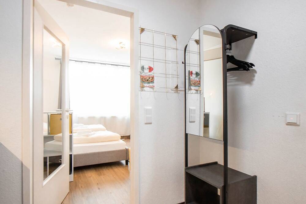 Ganze Wohnung, Black&Yellow Designer Apartment Bielefeld in Dornberg, Bielefeld