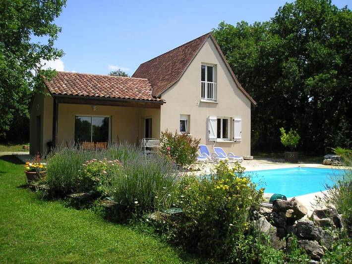 Location de vacances pour 6 personnes, avec piscine ainsi que jardin et vue à Loubressac - 4
