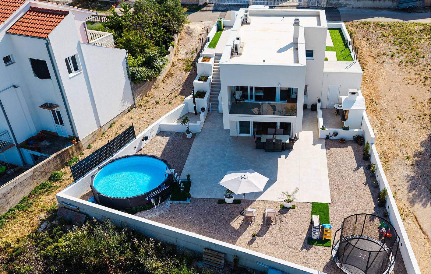 Charmante 2-Zimmer-Wohnung mit Meerblick, Terrasse und moderner Ausstattung in Raslina, Šibenik-Knin