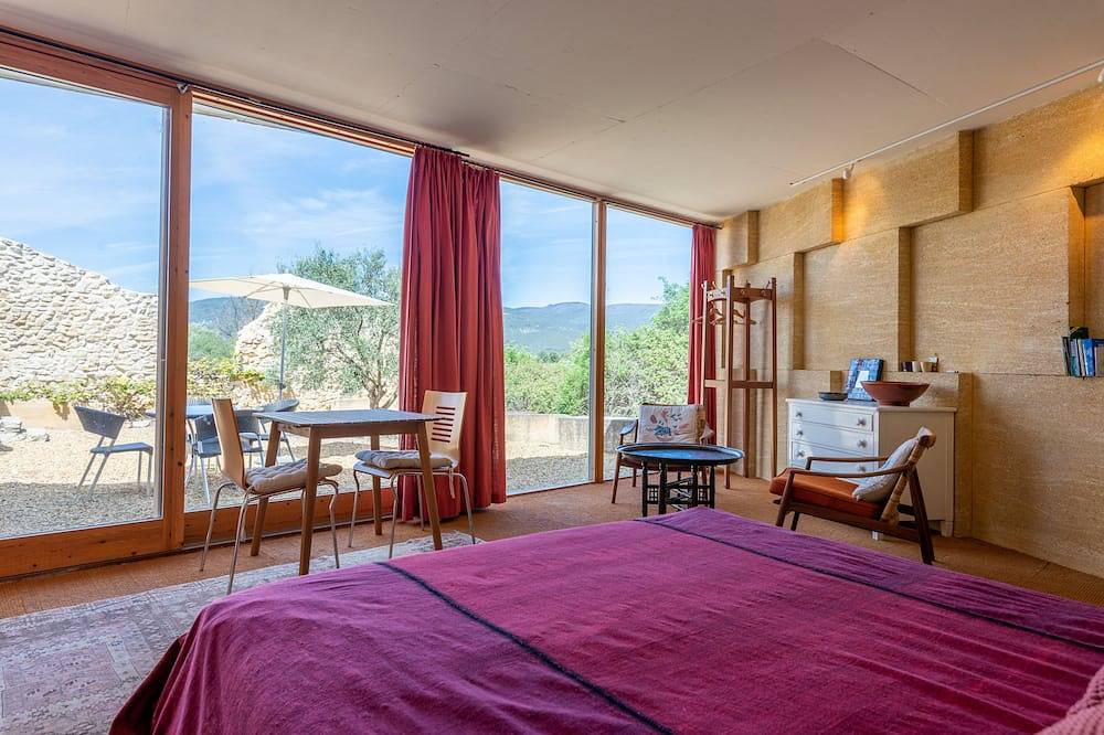 Ganze Wohnung, Remarkable architectural countryside appartment with far reaching views and pool in Villars, Regionaler Naturpark Luberon