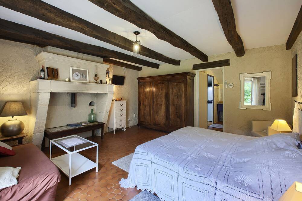 Chambre d'hôtes de caractère dans les vignes, à 13 km de Saint-Emilion in Puisseguin, Région de Libourne