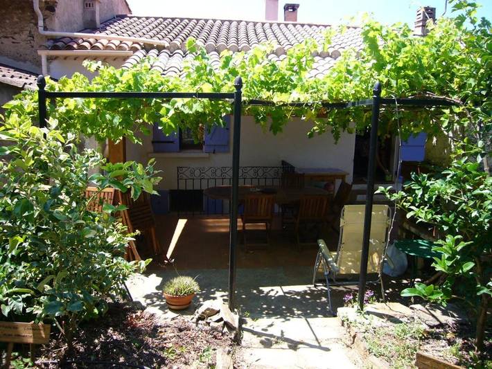 Location de vacances pour 9 personnes, avec jardin dans Cabasson