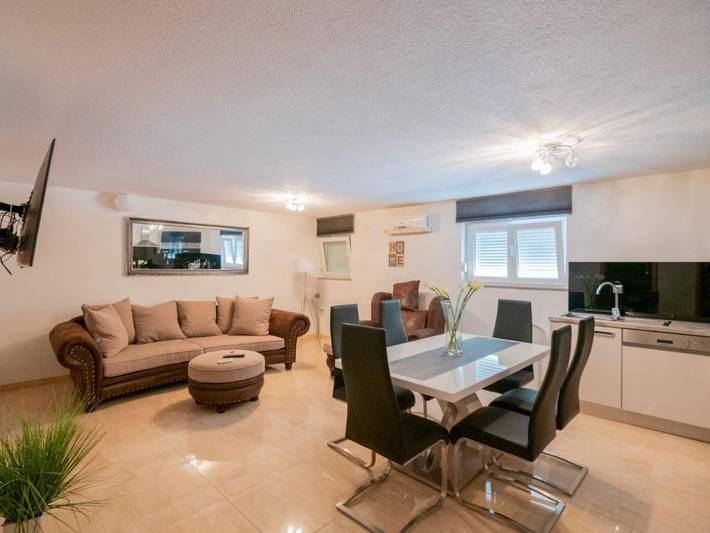 Villa für 12 Personen, mit Whirlpool und Terrasse sowie Sauna - 1