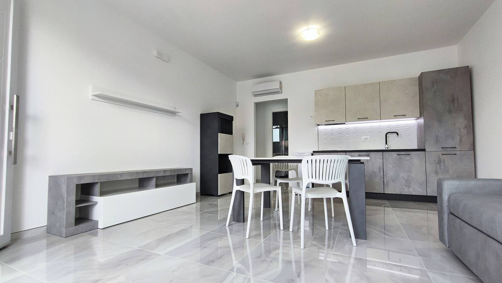 Apartamento entero, Apartamento 'Bilocale en el Centro T San Giovanni' con Terraza Privada, Balcón y Aire Acondicionado in Torre San Giovanni, Ugento