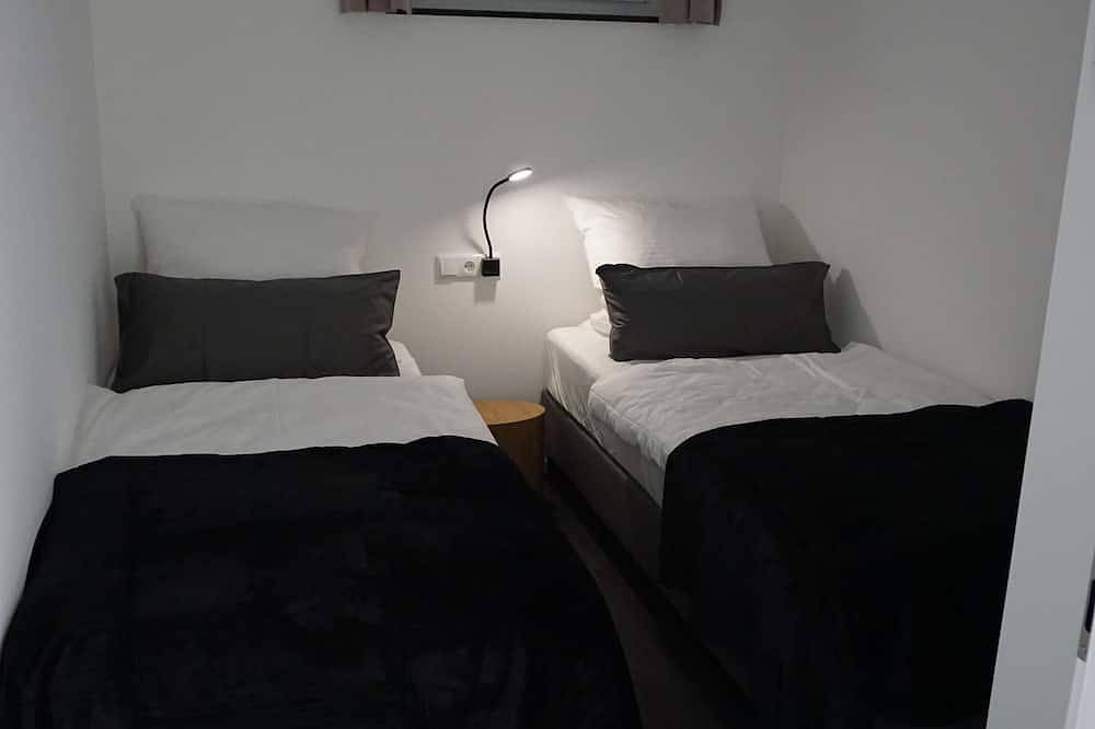 Ganze Wohnung, Ferienhaus mit 6 Apartments, Terrasse und Blick auf den Stausee in Saaldorf, Bad Lobenstein