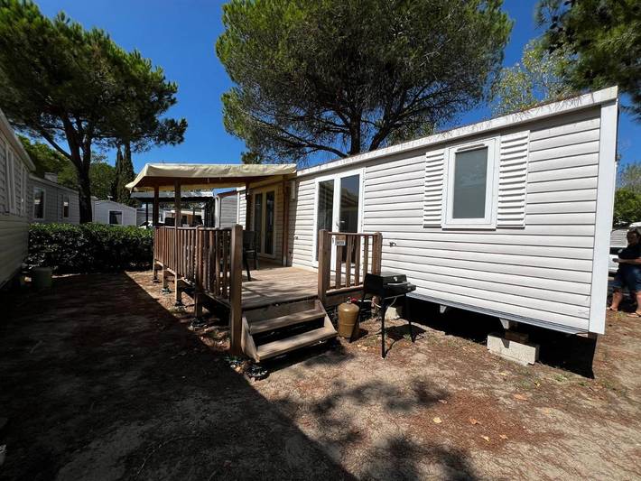 Camping pour 6 personnes, avec piscine ainsi que bassin pour enfant et terrasse, animaux acceptés