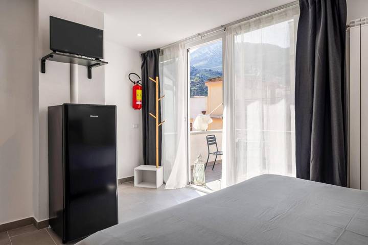 Entire apartment, Apartment 'Dream Holidays Sferracavallo 2' with sea view, Wi-Fi and air conditioning in Sferracavallo, Palermo