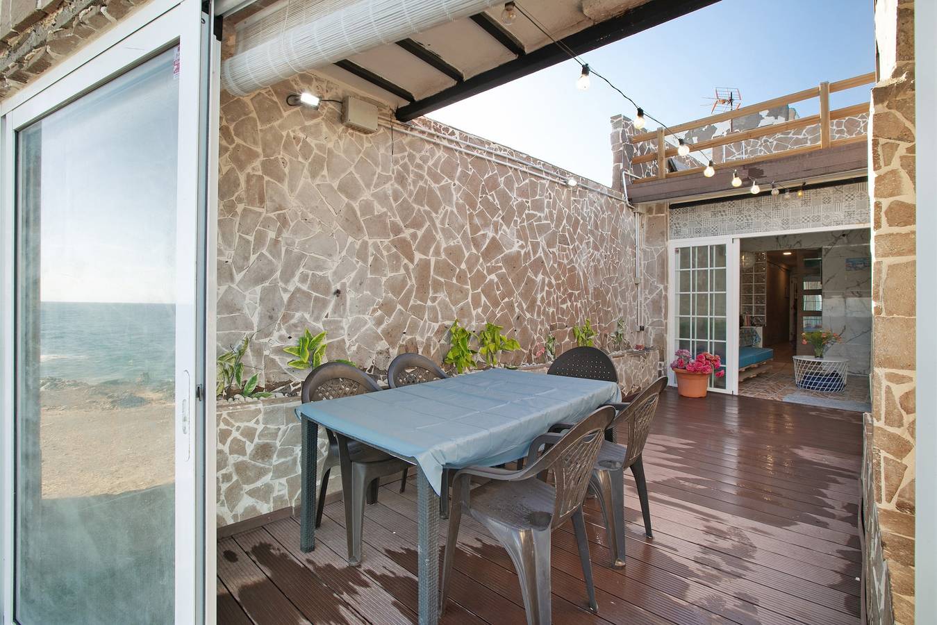 Casa de vacaciones "Casa Tenerife Primera Linea" con vistas al mar, 3 terrazas privadas y Wi-Fi in Agache, Güímar