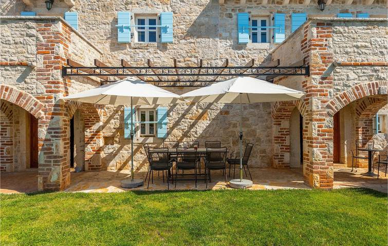 Ferienhaus für 10 Personen, mit Garten in Porec und Umgebung