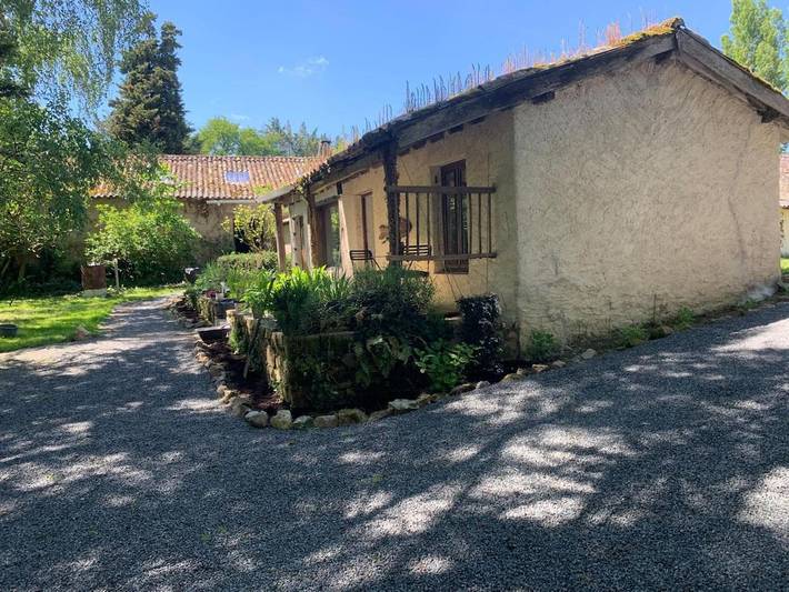 Location de vacances pour 2 personnes, avec terrasse, animaux acceptés à Chiché (Deux-Sèvres)